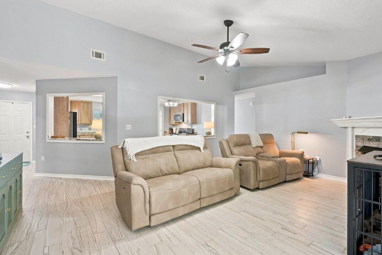 4761 Connor Dr - Photo 6 of 32