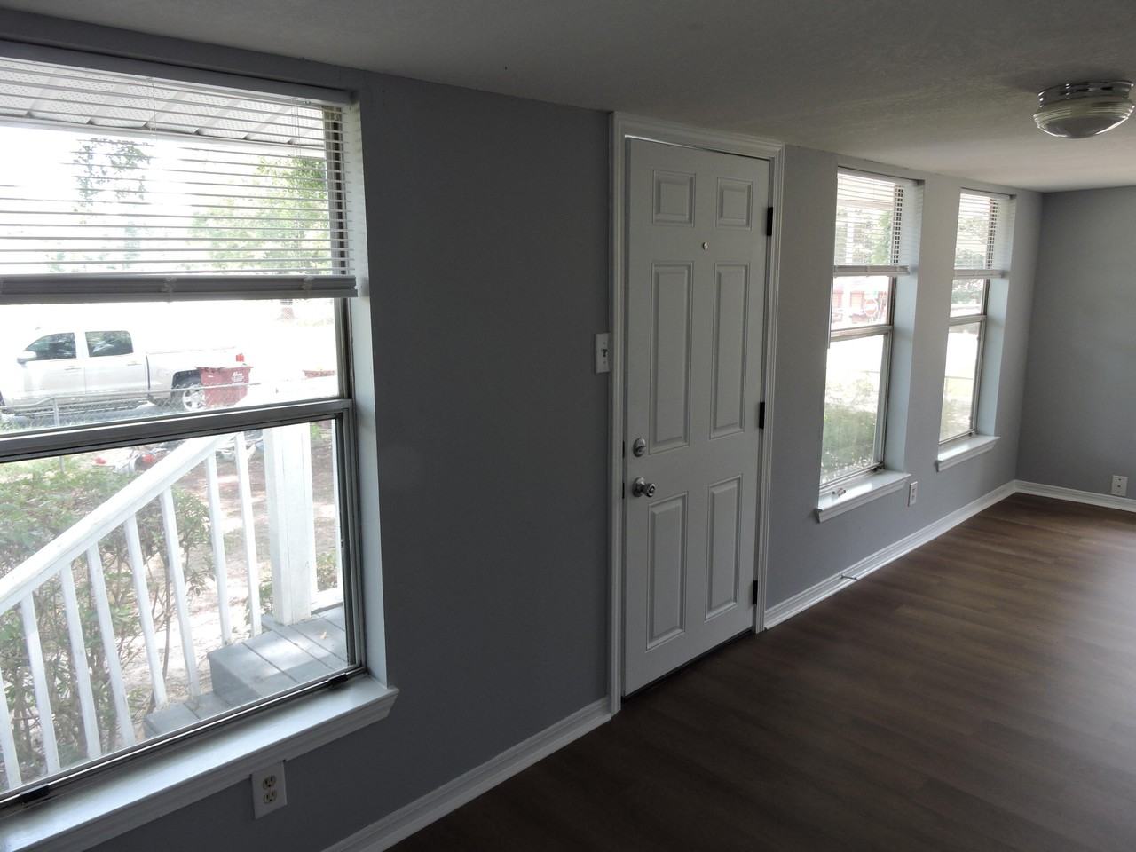123 Short Ave - Photo 3 of 18