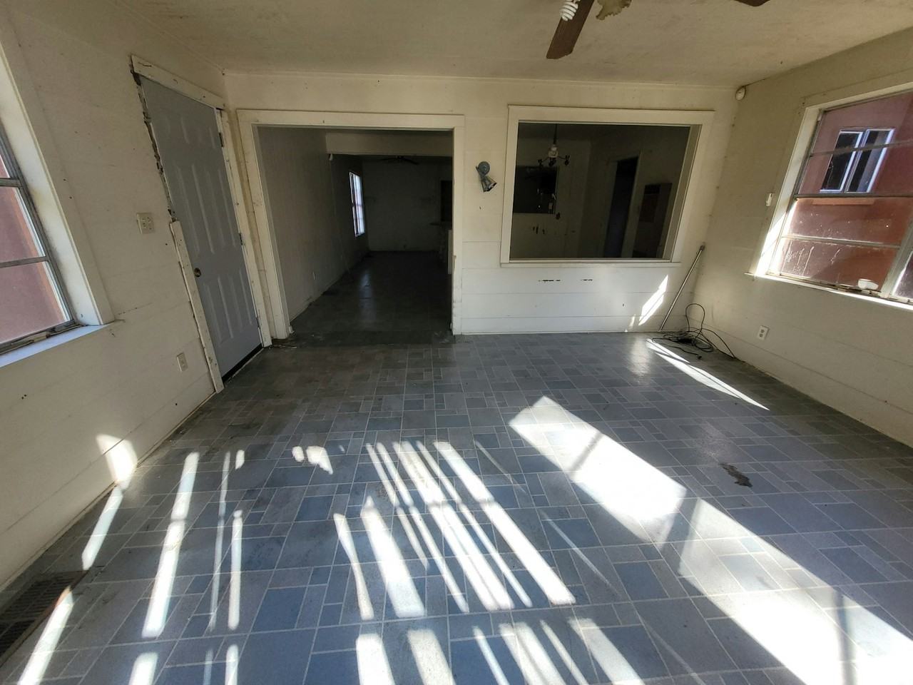 642 West 75th Street - Photo 4 of 21
