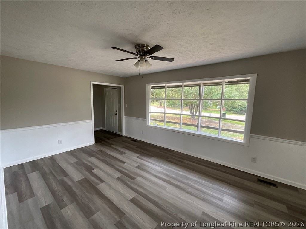 1365 Greenock Ave - Photo 2 of 19