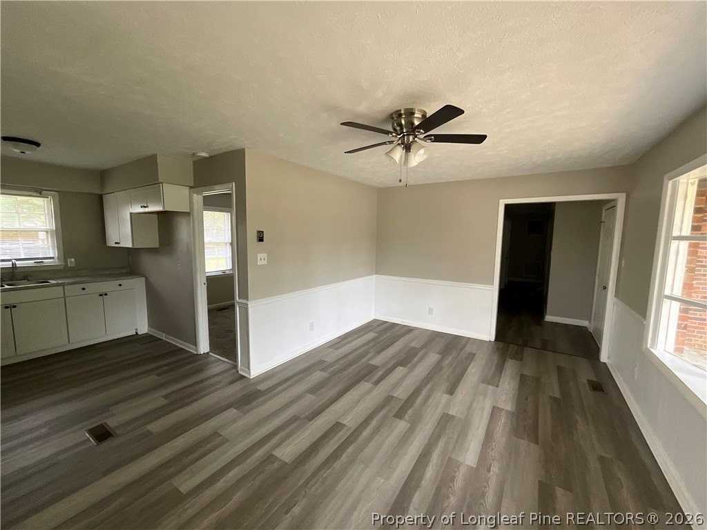 1365 Greenock Ave - Photo 3 of 19