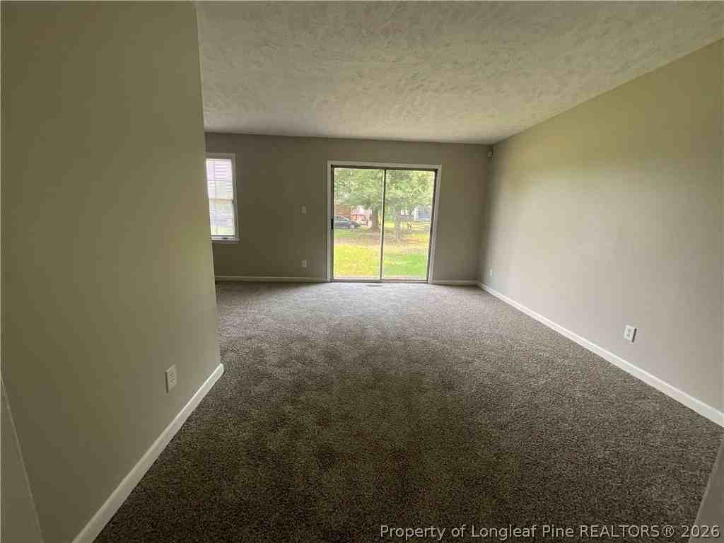 1365 Greenock Ave - Photo 5 of 19