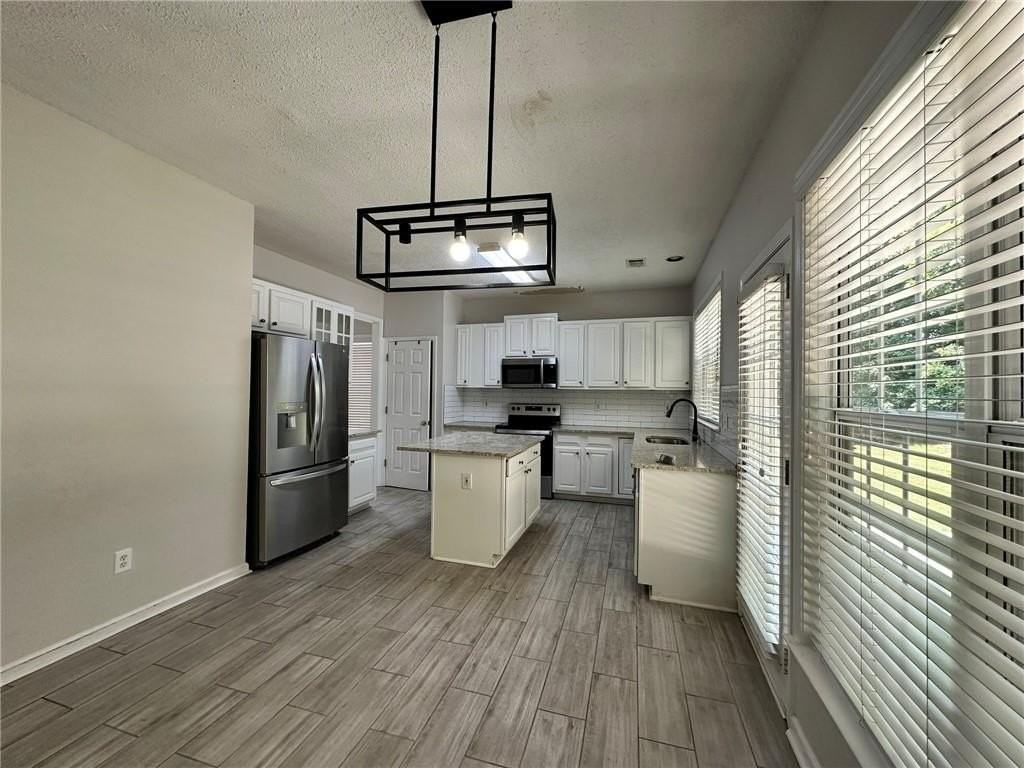3535 Ridgefair Dr - Photo 4 of 19