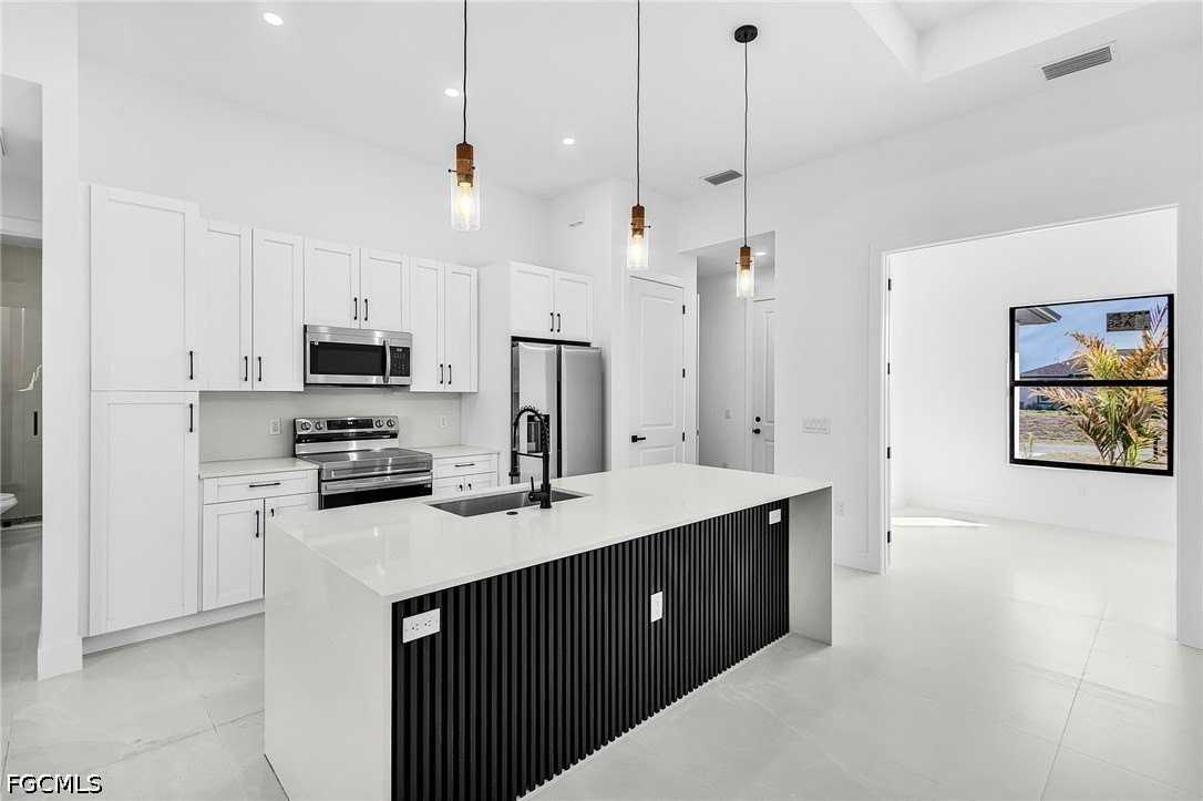 2200 Ne 15th Ave - Photo 4 of 20