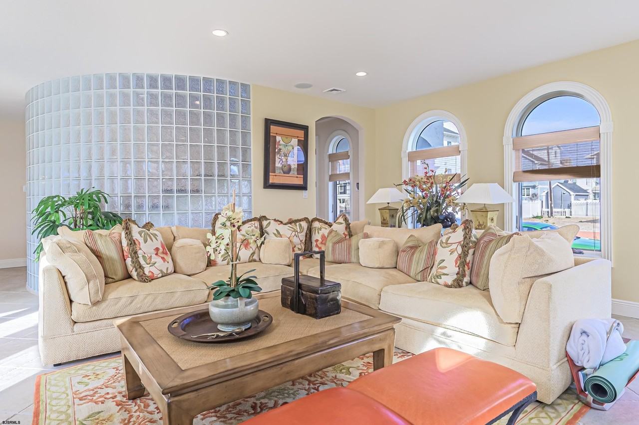 112 S Rumson Ave - Photo 5 of 42