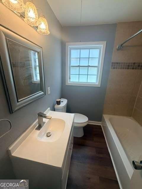 2811 Glenwood Ave Se - Photo 5 of 17