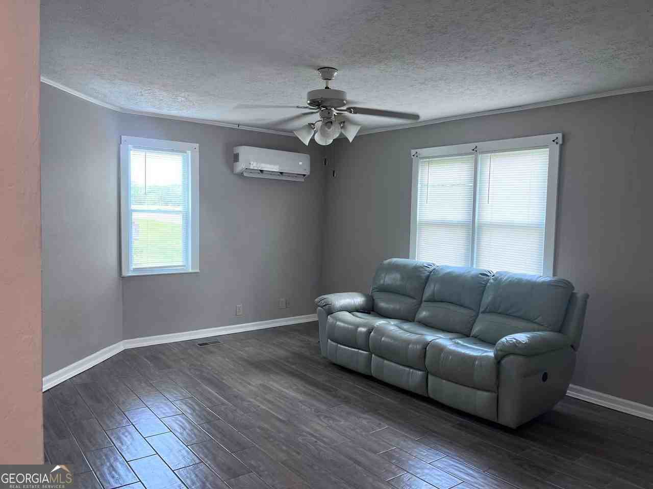 6878 Newnan Rd - Photo 6 of 10