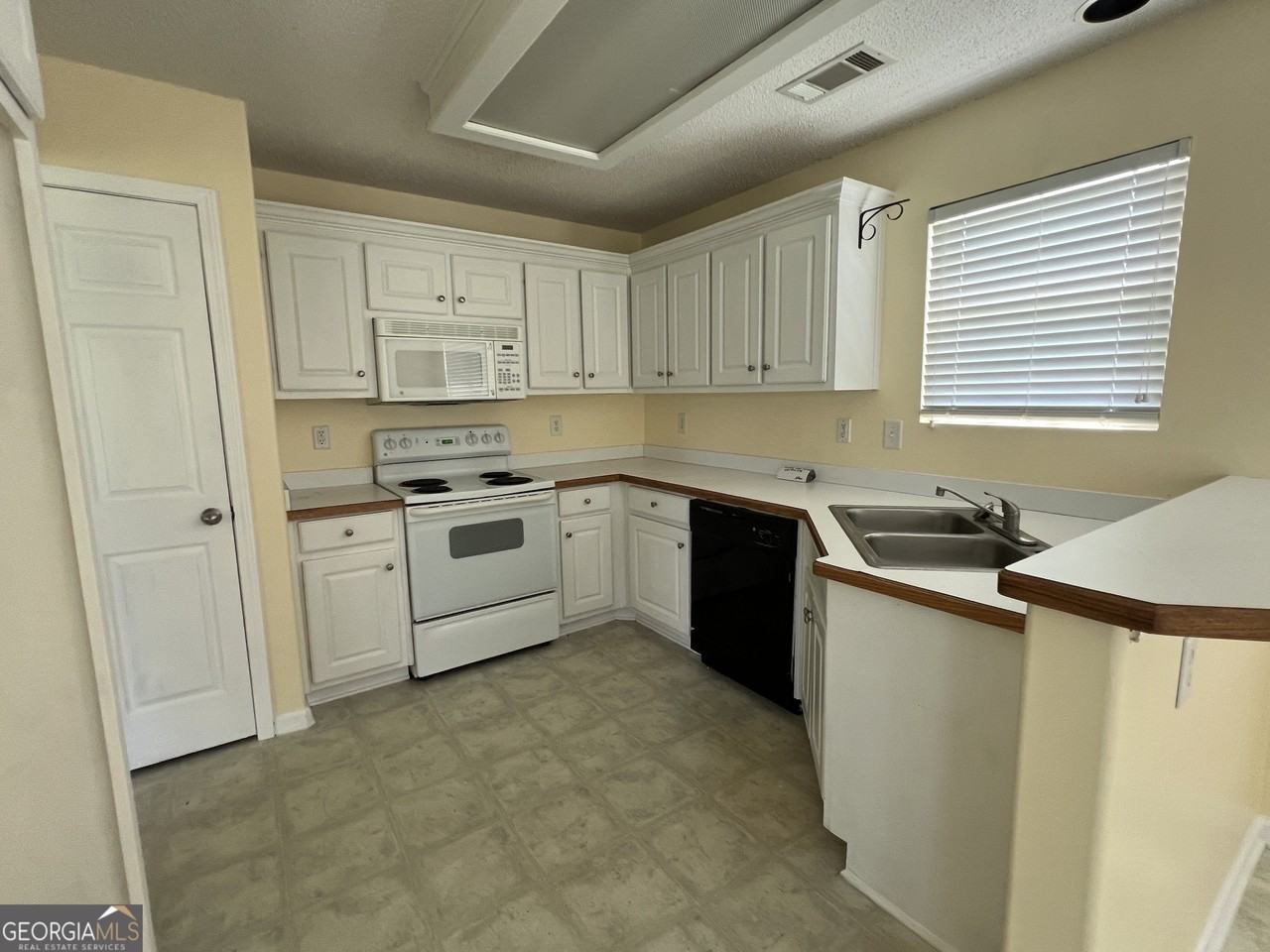 1229 Clearwater Dr - Photo 7 of 25