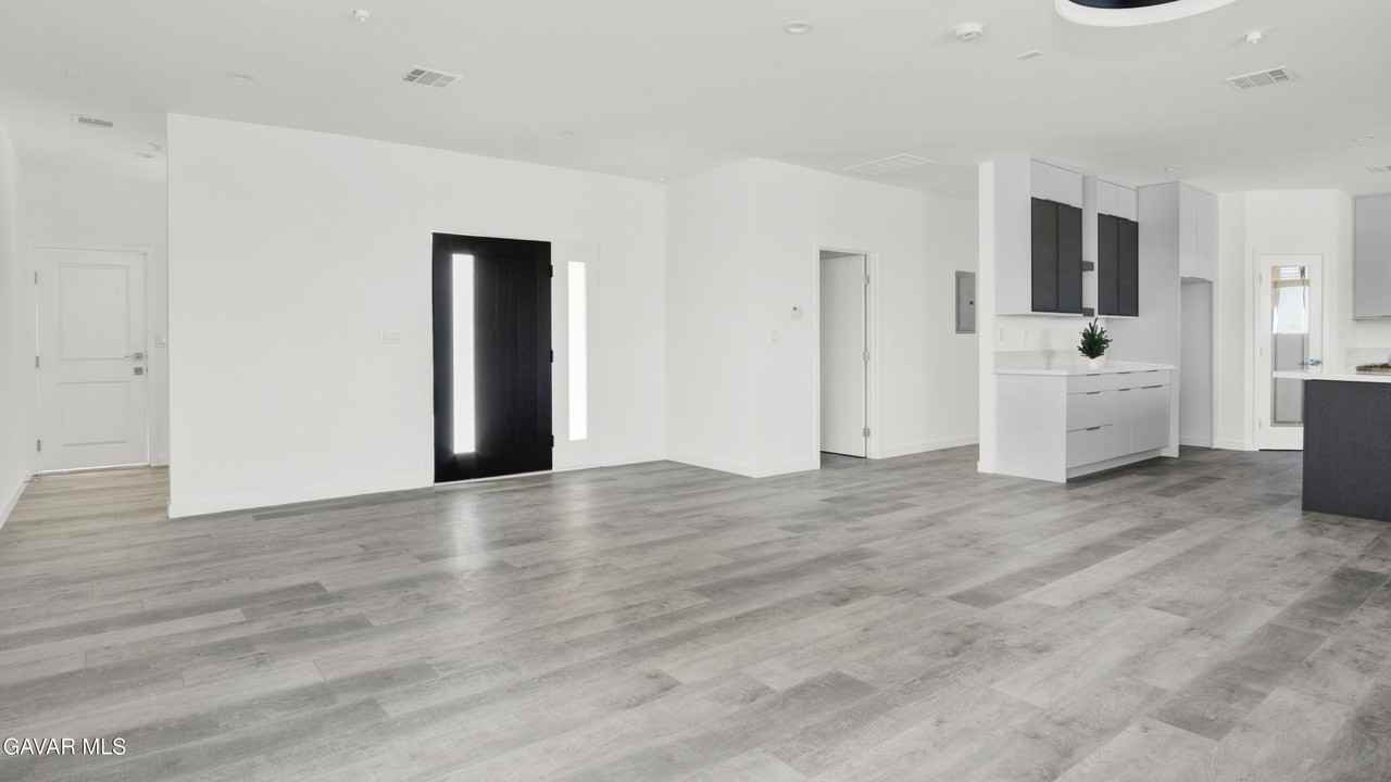 9701 E Avenue S12 - Photo 2 of 28