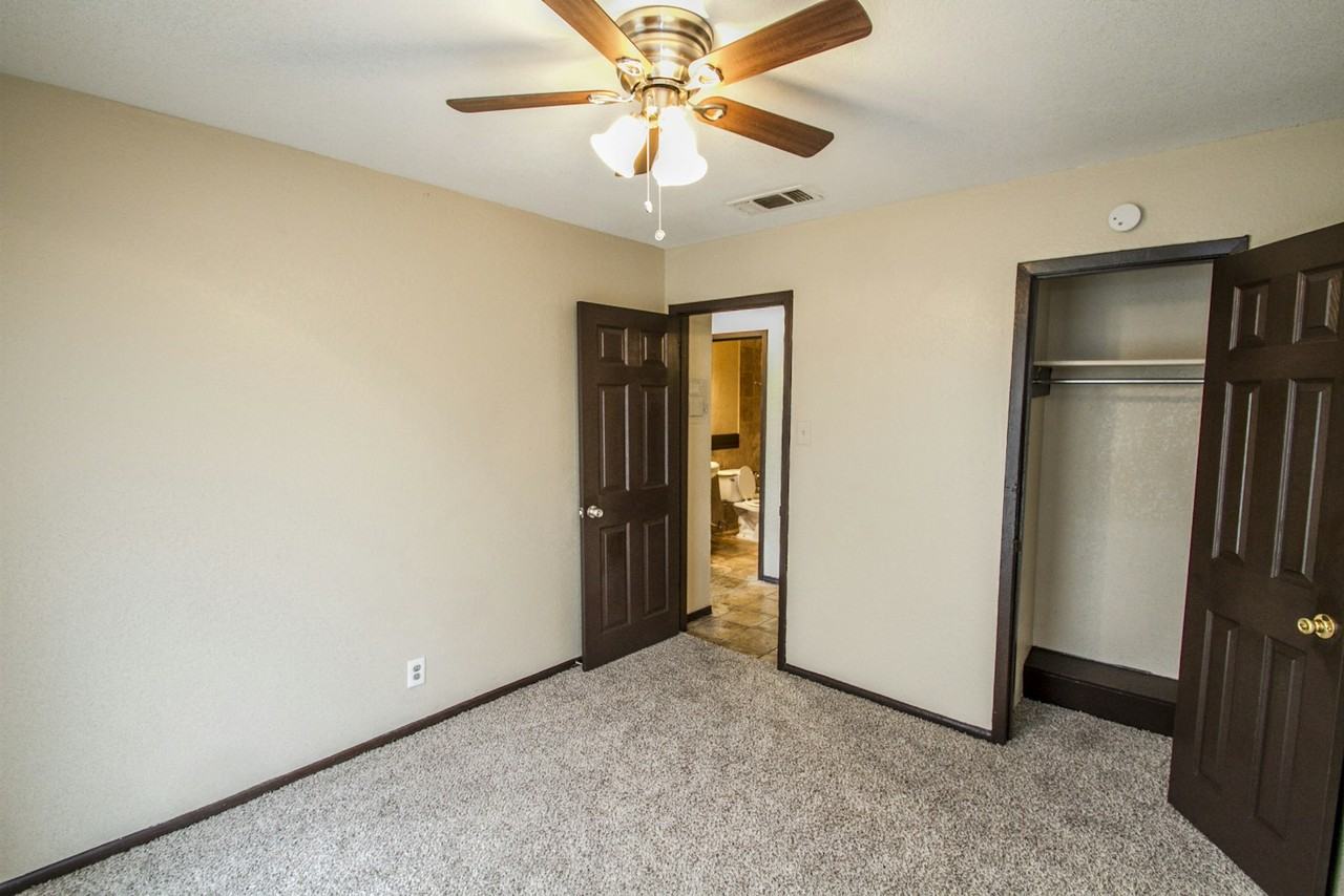 511 Jamaica Drive - Photo 5 of 27
