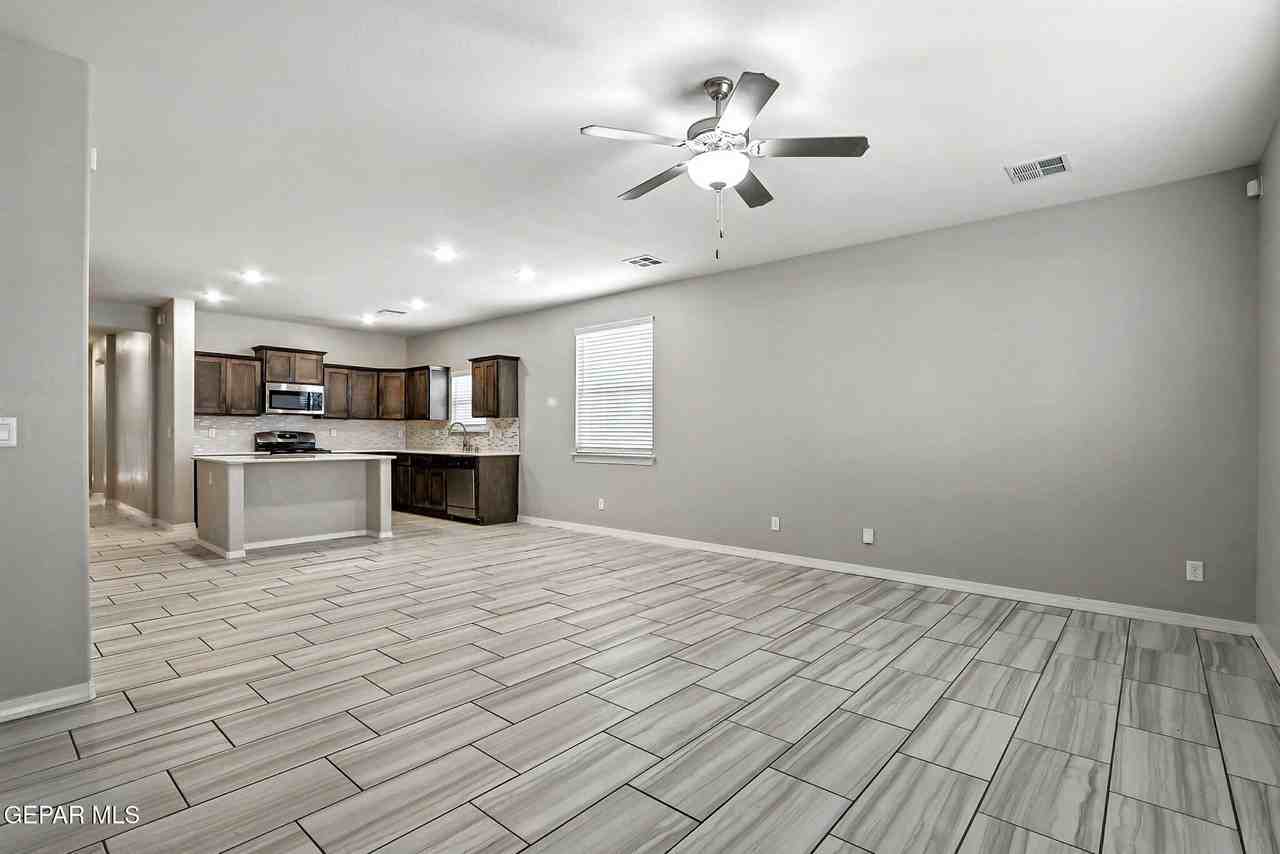 3964 Desert Nomad Dr - Photo 3 of 24