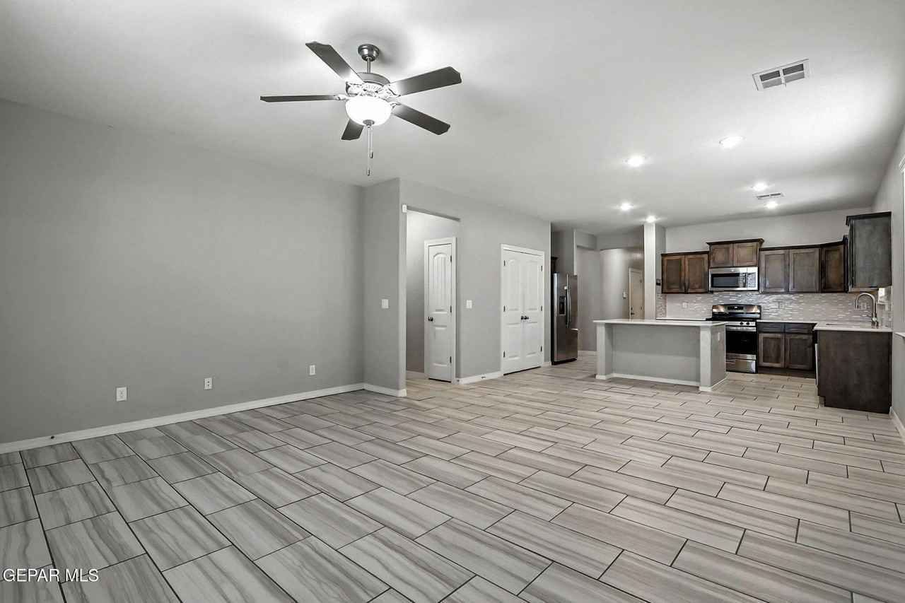 3964 Desert Nomad Dr - Photo 4 of 24
