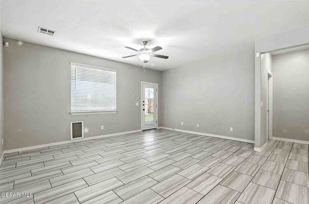 3964 Desert Nomad Dr - Photo 5 of 24