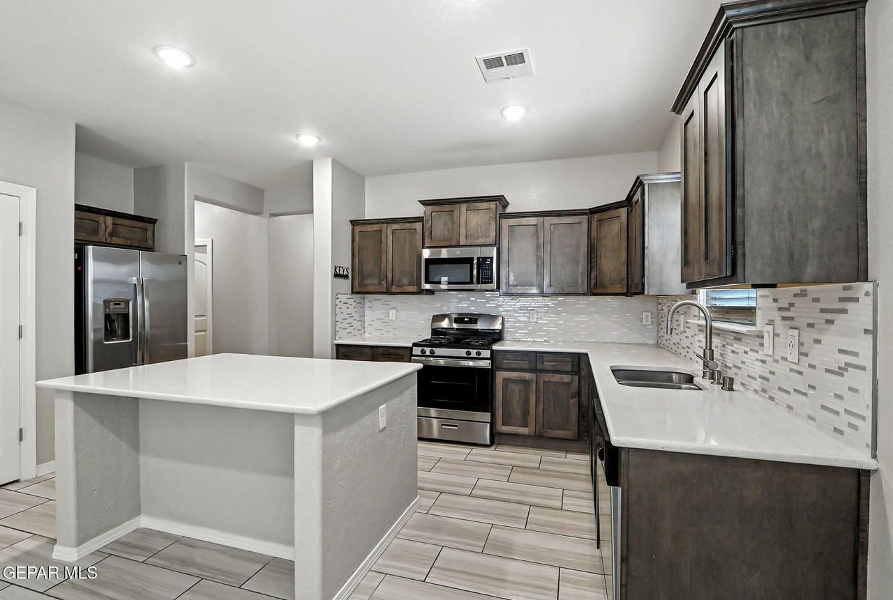 3964 Desert Nomad Dr - Photo 6 of 24