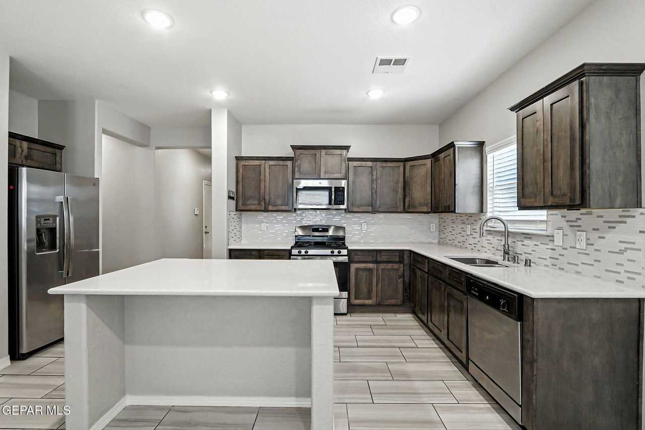 3964 Desert Nomad Dr - Photo 7 of 24