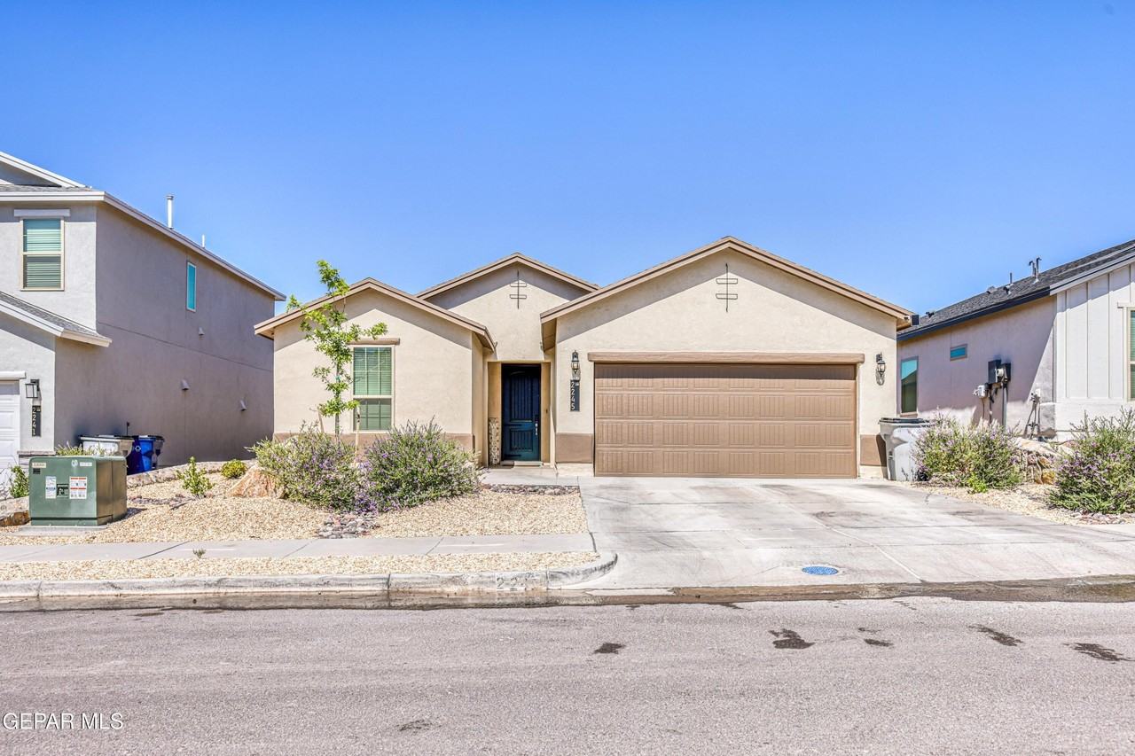 2245 Small Mountain Pl - Photo 2 of 29