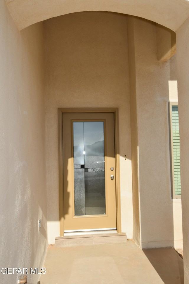 902 Bromyard Dr - Photo 3 of 36