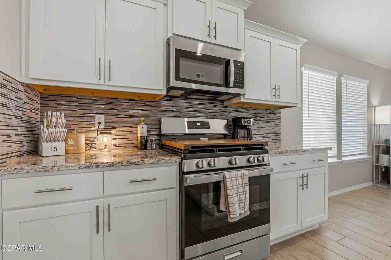 7392 N Brasil Dr - Photo 6 of 41