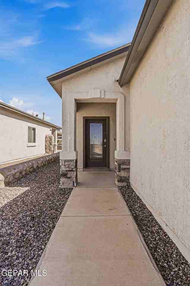 14817 Tierra Isaiah Ave - Photo 3 of 38