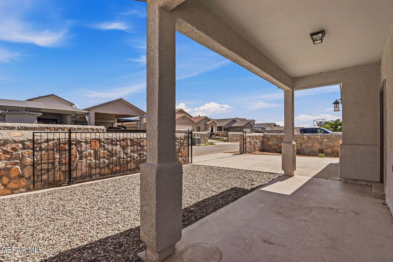14817 Tierra Isaiah Ave - Photo 4 of 38