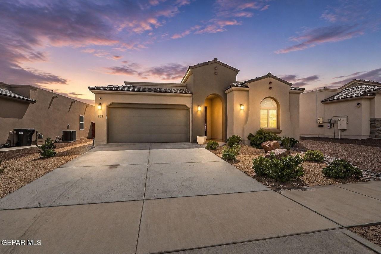 253 Emerald Sun Dr - Photo 4 of 39