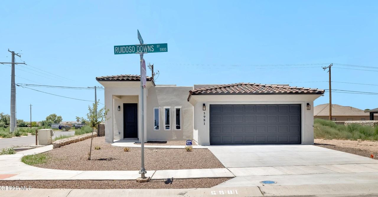 5981 Ruidoso Downs St - Photo 2 of 33