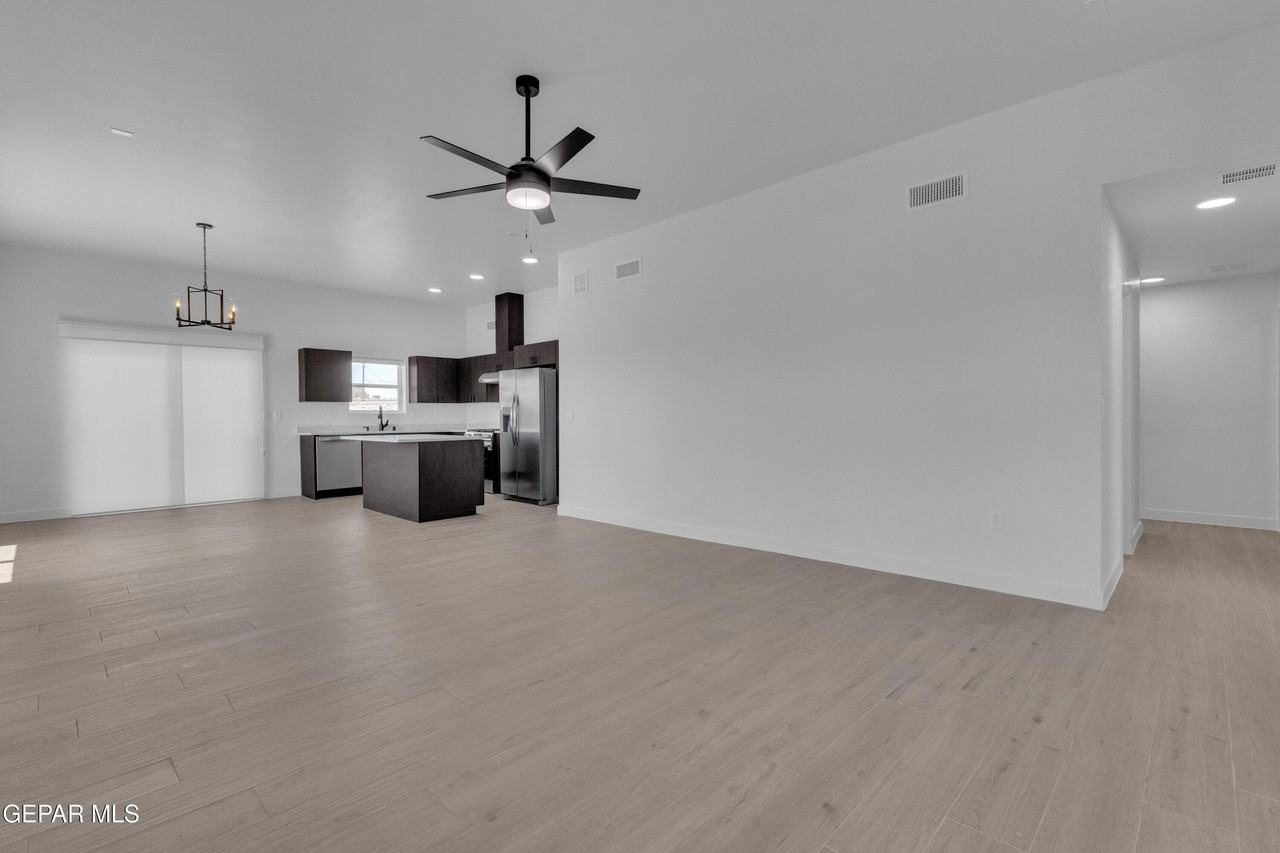 5981 Ruidoso Downs St - Photo 5 of 33