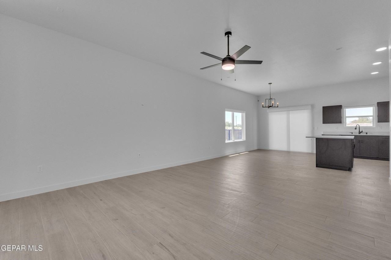 5981 Ruidoso Downs St - Photo 6 of 33