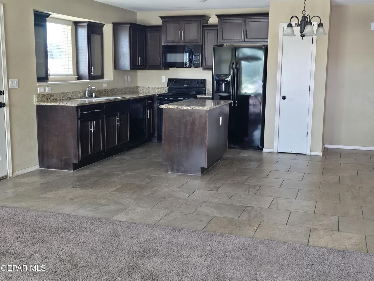 808 Ballard Shapleigh Pl - Photo 5 of 13