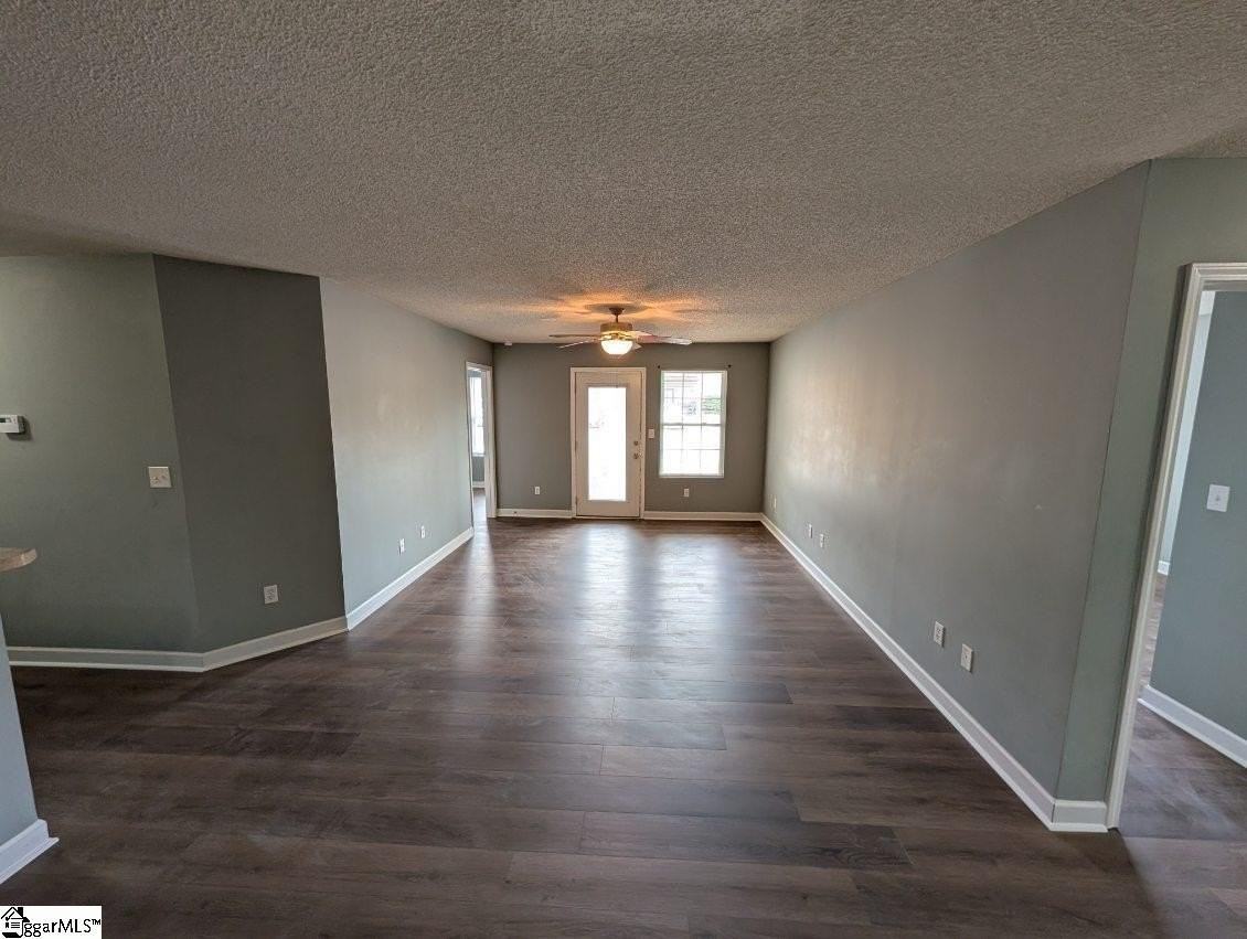 220 Outlook Dr - Photo 4 of 10