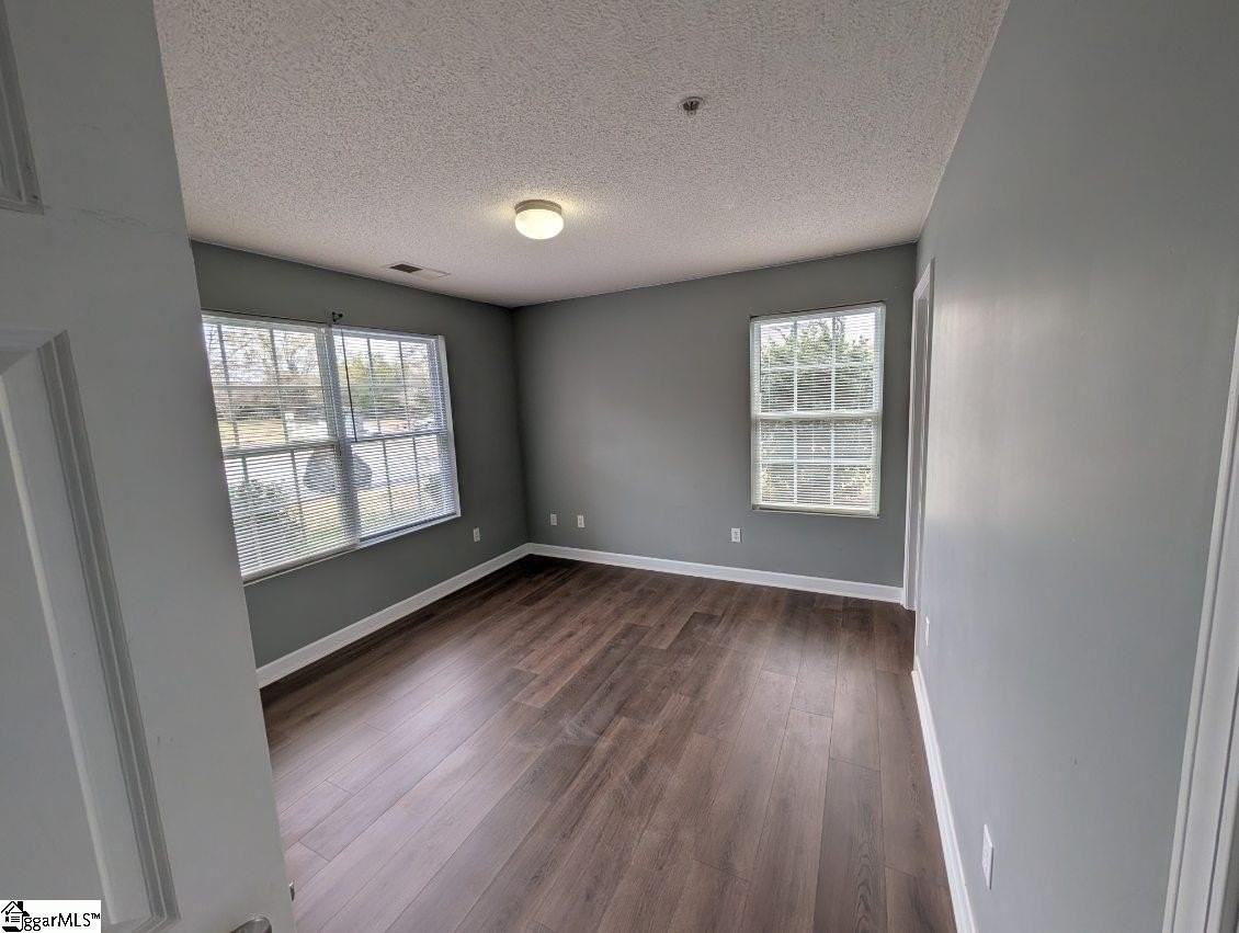 220 Outlook Dr - Photo 7 of 10