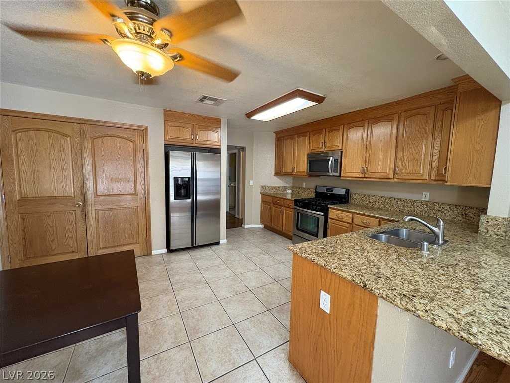 1737 Sequoia Dr - Photo 5 of 10