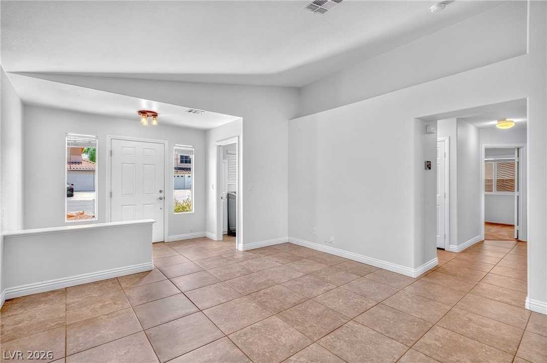 630 Beresford Ave - Photo 4 of 30