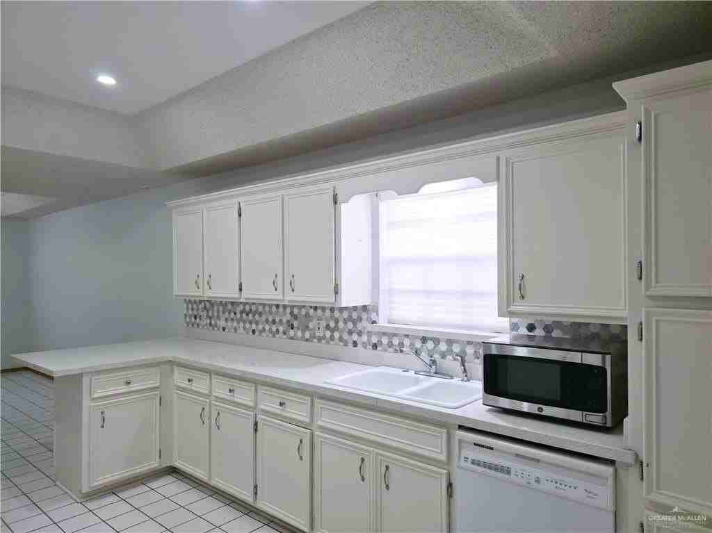1216 Heron Ct - Photo 6 of 24
