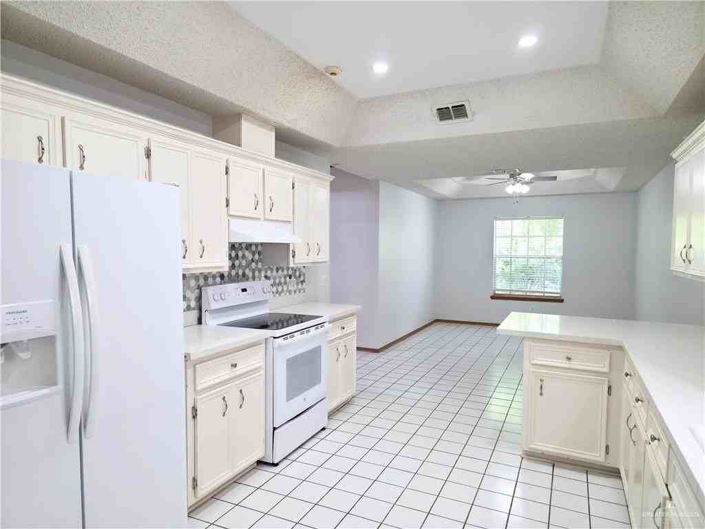 1216 Heron Ct - Photo 4 of 24