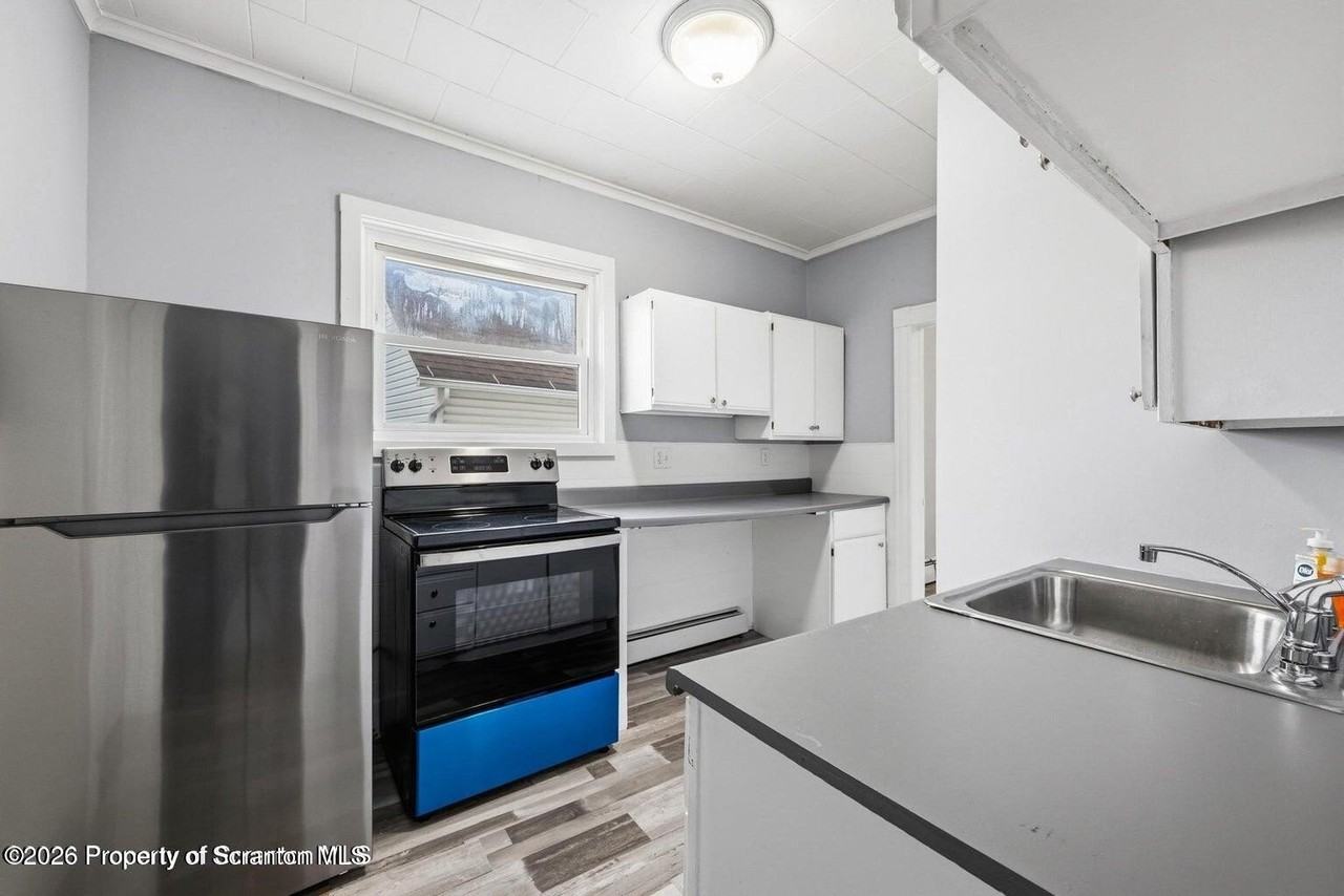 144 Jefferson St - Photo 5 of 15