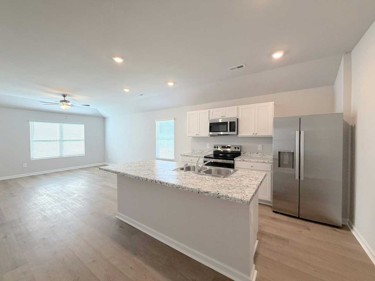 128 Challenger Way - Photo 5 of 40
