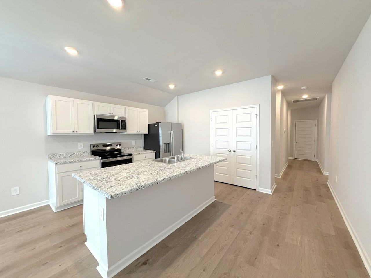 128 Challenger Way - Photo 6 of 40
