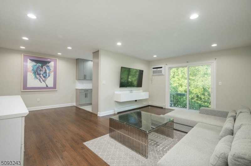 320 South St - Photo 4 of 21