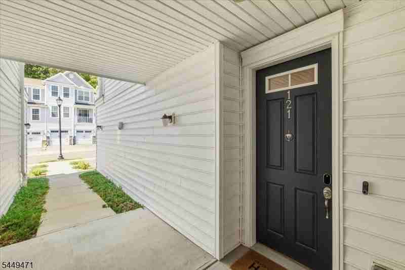 121 Sequoia Dr - Photo 2 of 33