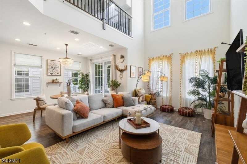 121 Sequoia Dr - Photo 3 of 33