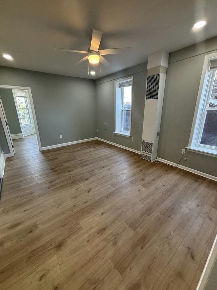 306 3rd St, Unit 3 - Photo 5 of 15