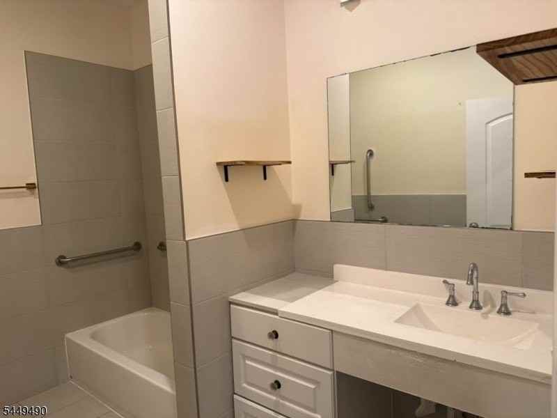 107 E Blackwell St #2 - Photo 4 of 4