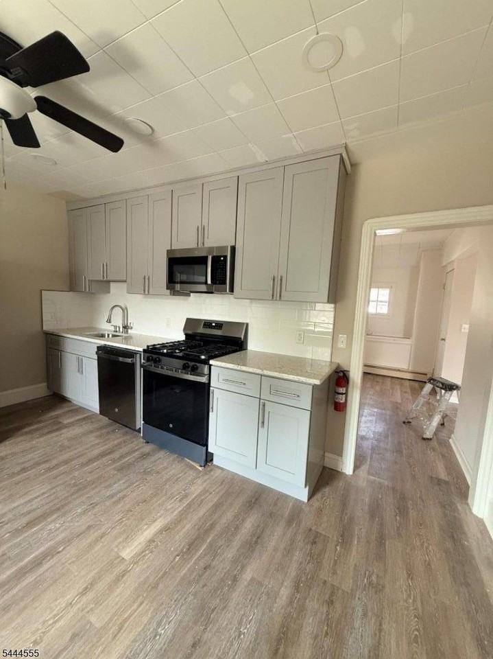 201 Eagle Rock Ave #2 - Photo 7 of 11
