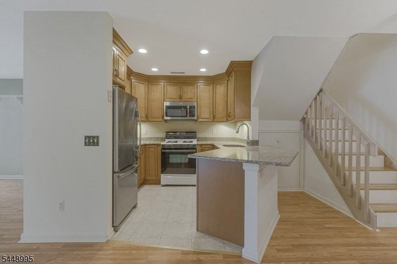28 Helton Ter - Photo 5 of 23