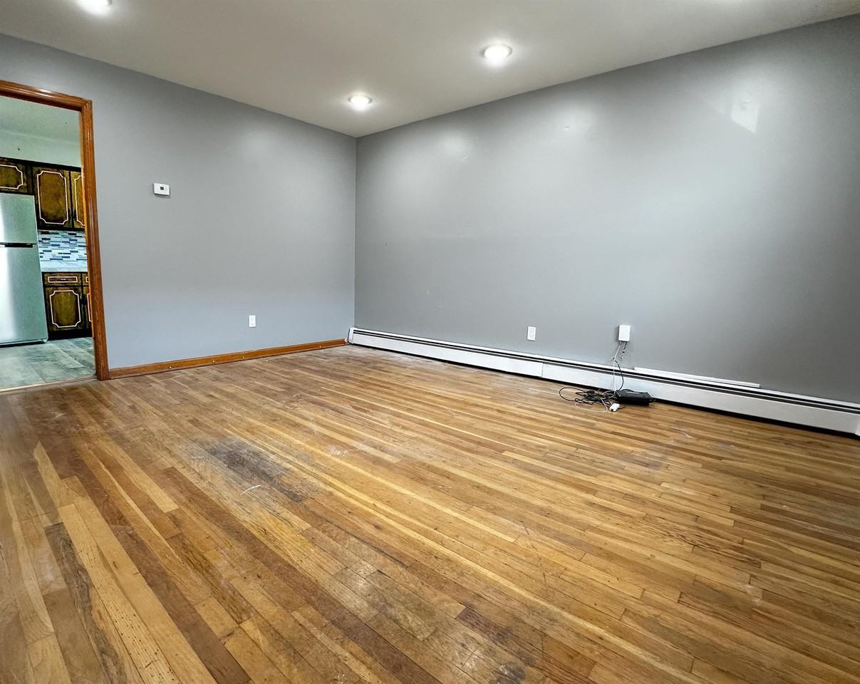 325 John St #5 - Photo 5 of 21