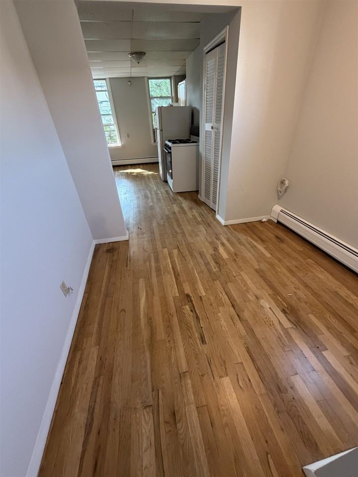 213 Webster Ave #2R - Photo 3 of 9