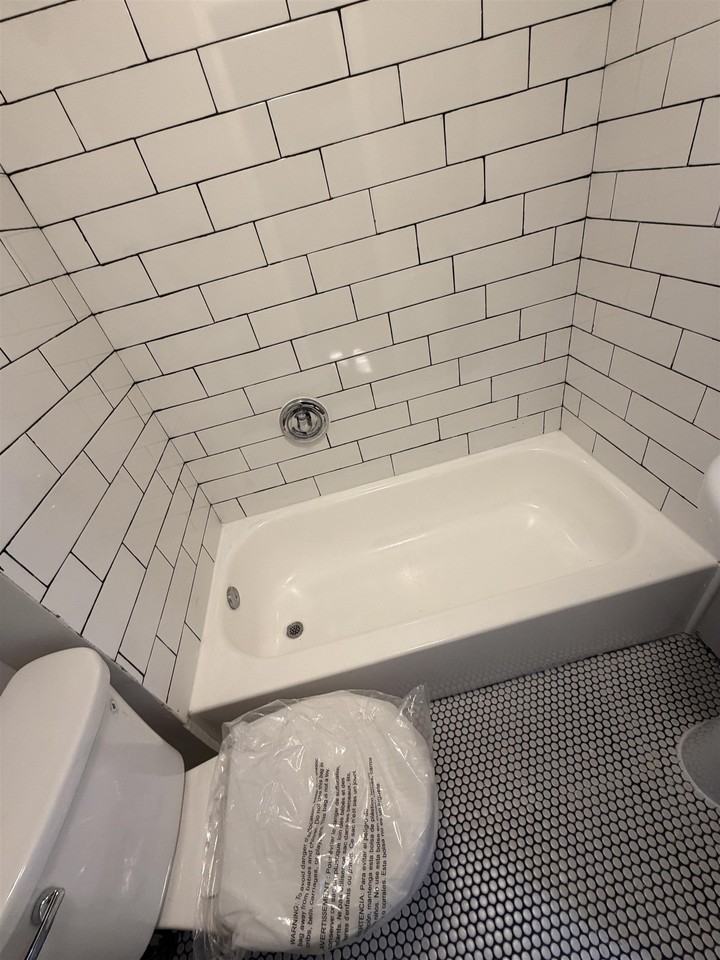 213 Webster Ave #2R - Photo 6 of 9