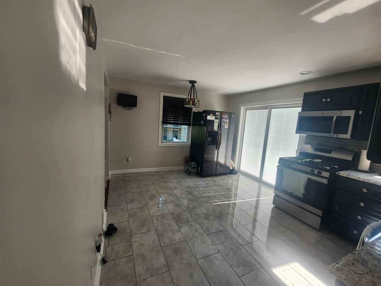657 Broad St - Photo 3 of 18