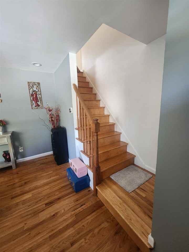 657 Broad St - Photo 4 of 18